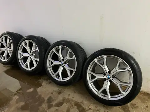 Diska BMW X5 G05 Pakryşka bile Pakryşka ady Pirelli. Razmer 275/40 R21.