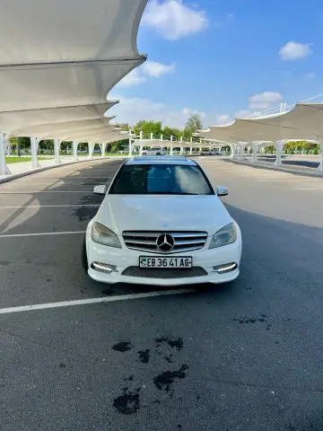 2011 MERCEDES-BENZ C-Class