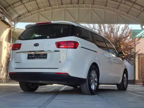 2021 Kia Sedona Lx