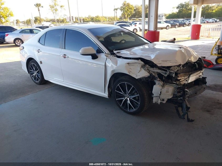 2021 Toyota Camry Se 1