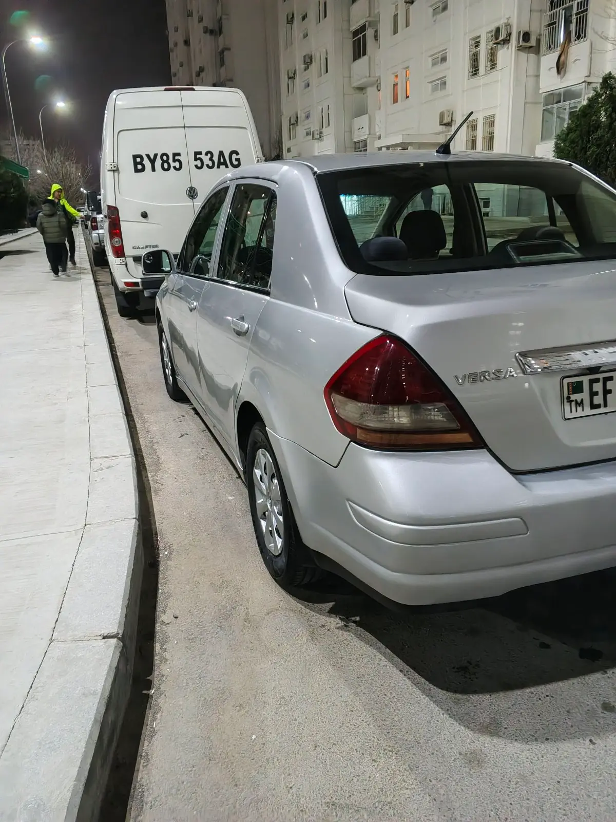 2011 NISSAN Versa 5