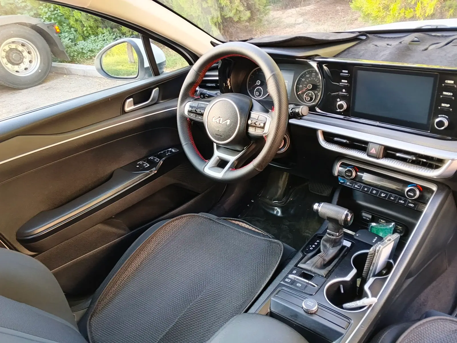 2022 Kia K5 Lx 8