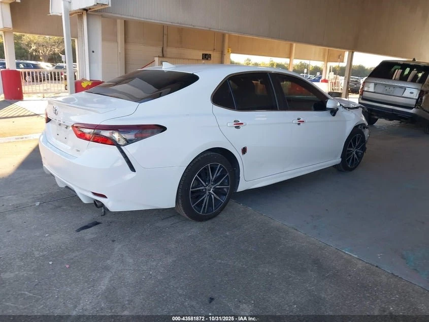 2021 Toyota Camry Se 4
