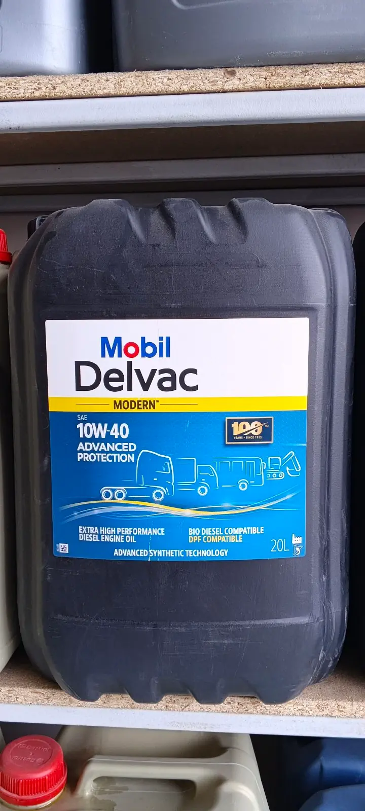 Mobil 10W-40 advanced protection. 1