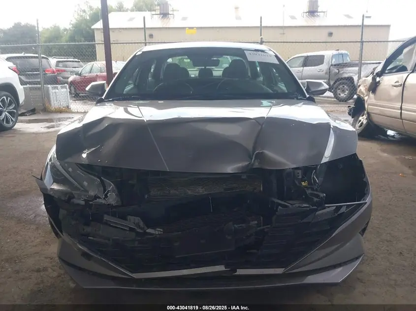 2023 Hyundai Elantra Se 17
