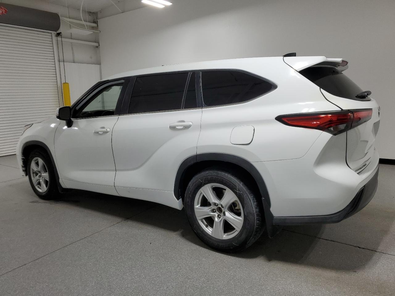 2023 Toyota Highlander Le 2