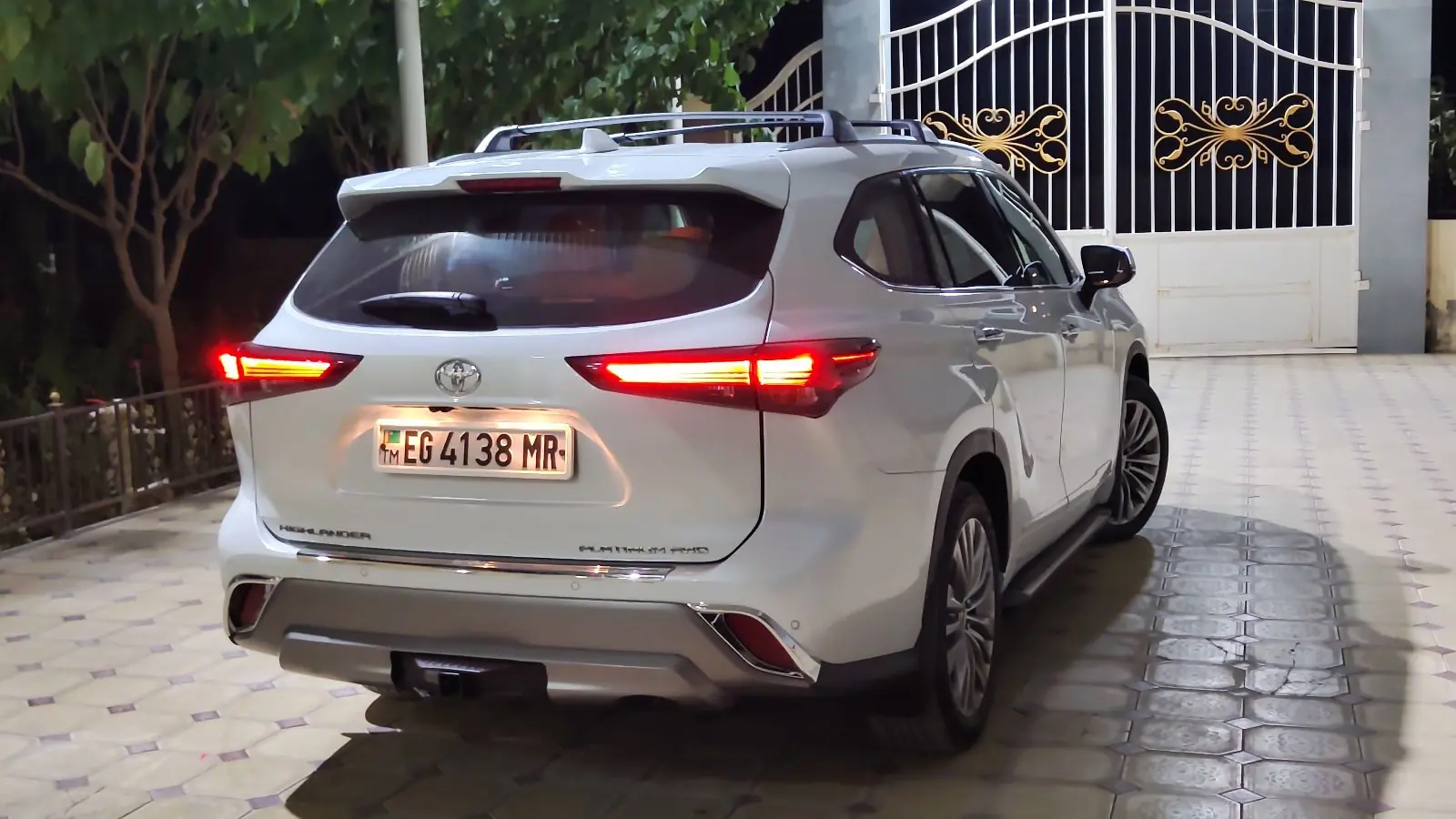 2024 Toyota Highlander Le 2