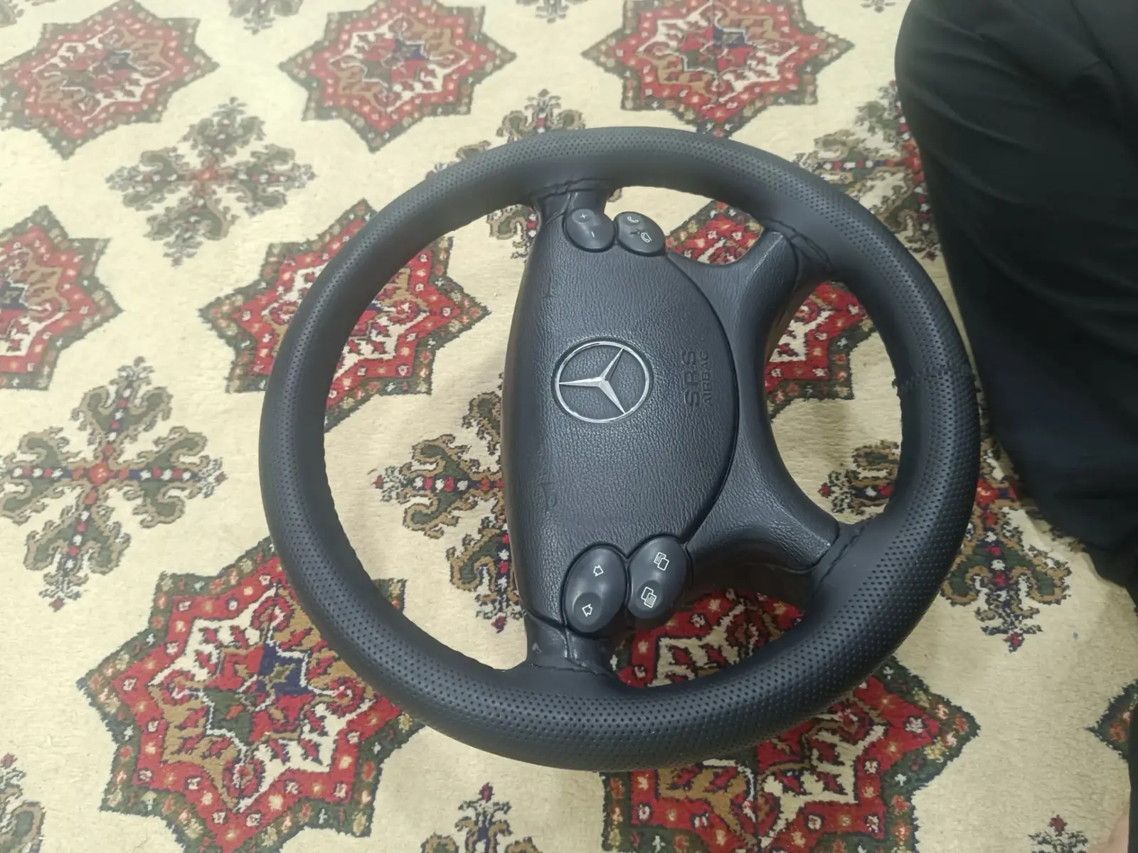 Mercedes-Benz W211 1