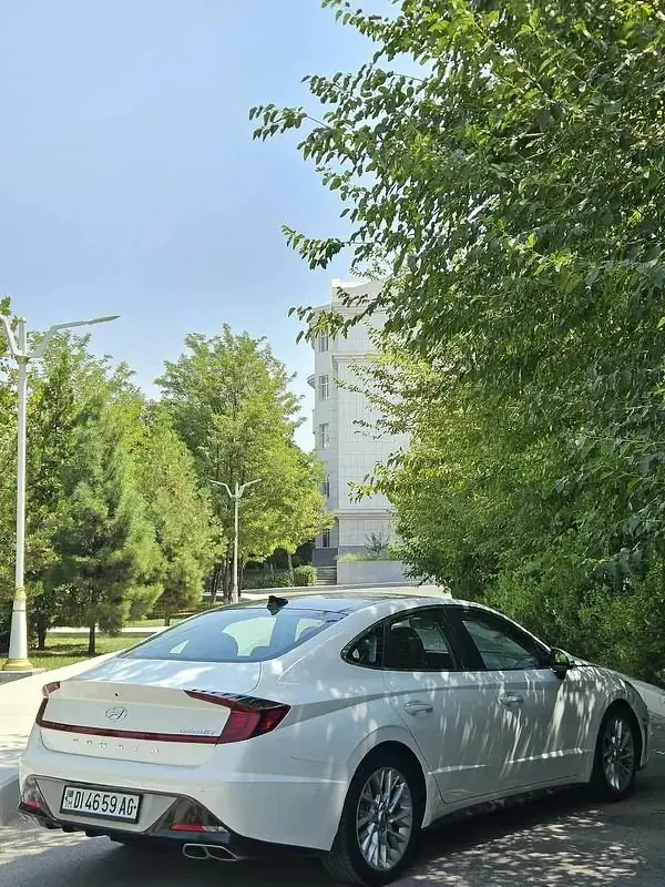 2022 Hyundai Sonata Limited 4