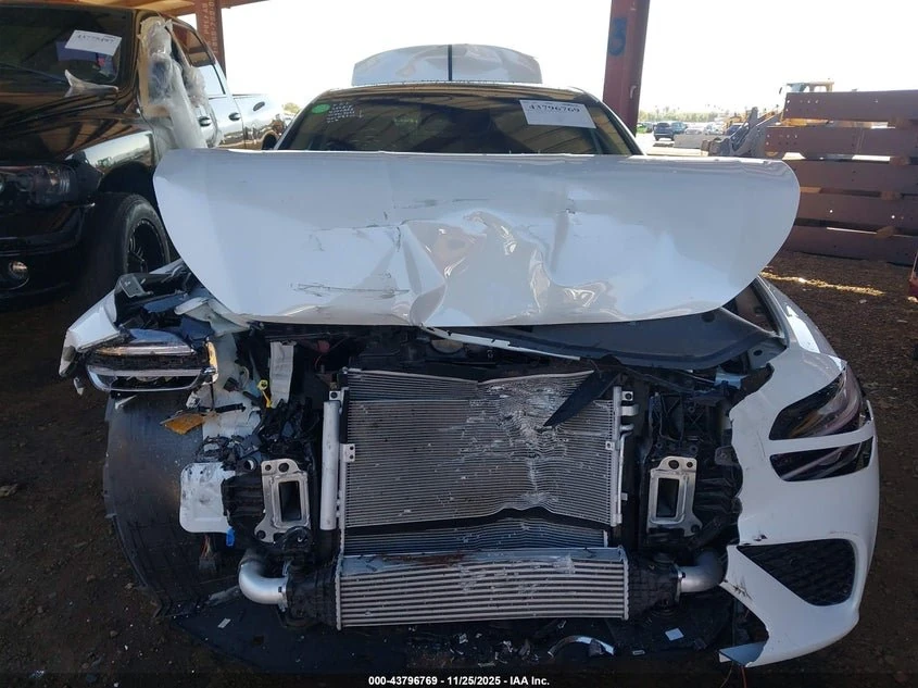 2022 Genesis G70 2.0T Rwd 14