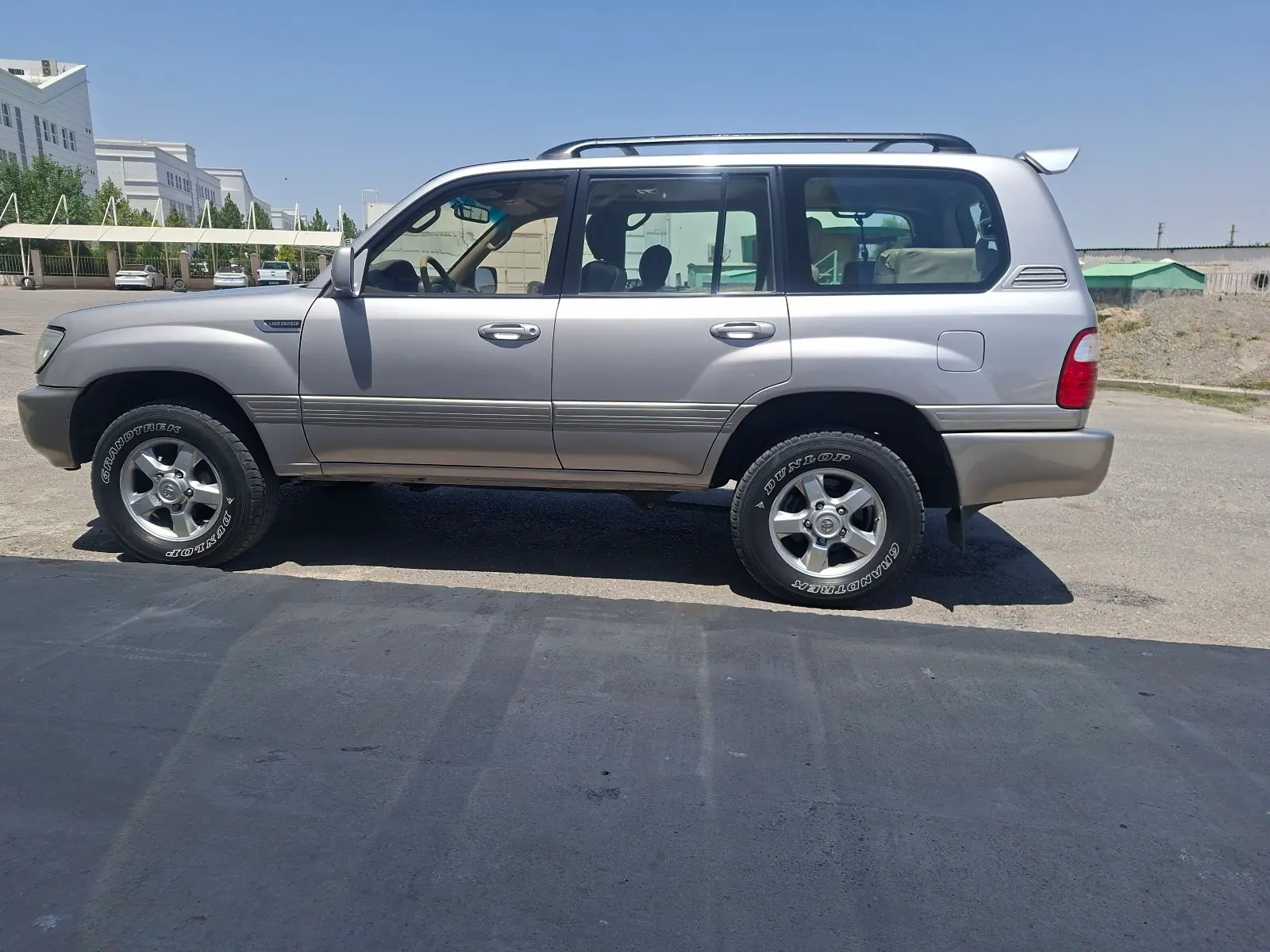 2001 TOYOTA Land Cruiser 3