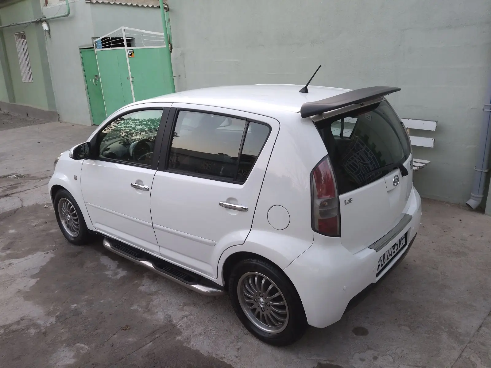 2005 DAIHATSU Sirion 1