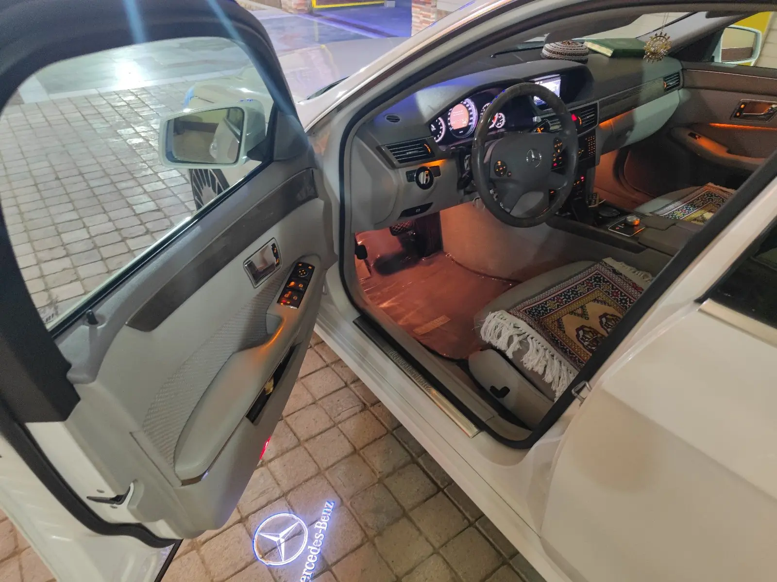 2009 MERCEDES-BENZ E350 7