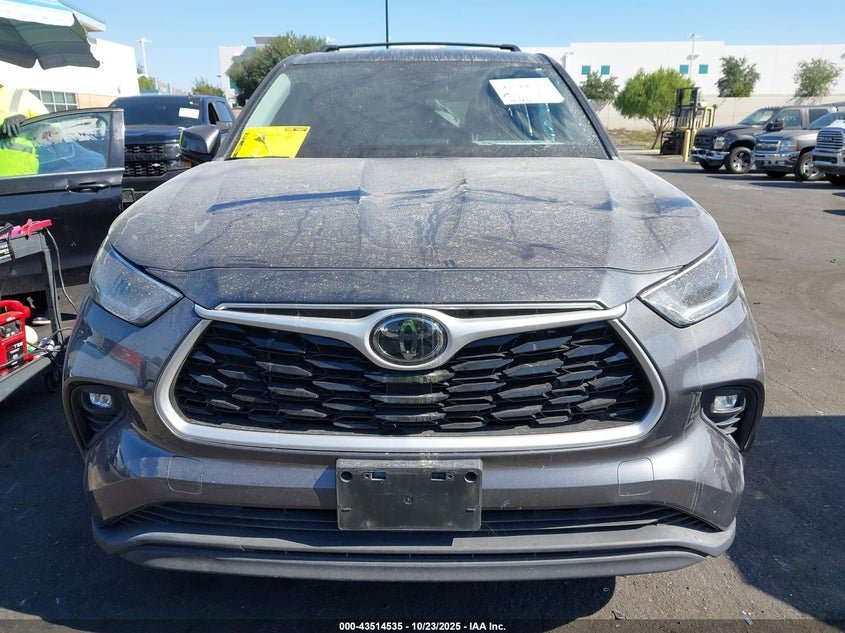 2021 Toyota Highlander Le 13
