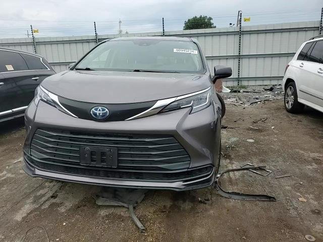 2021 Toyota Sienna Le 12