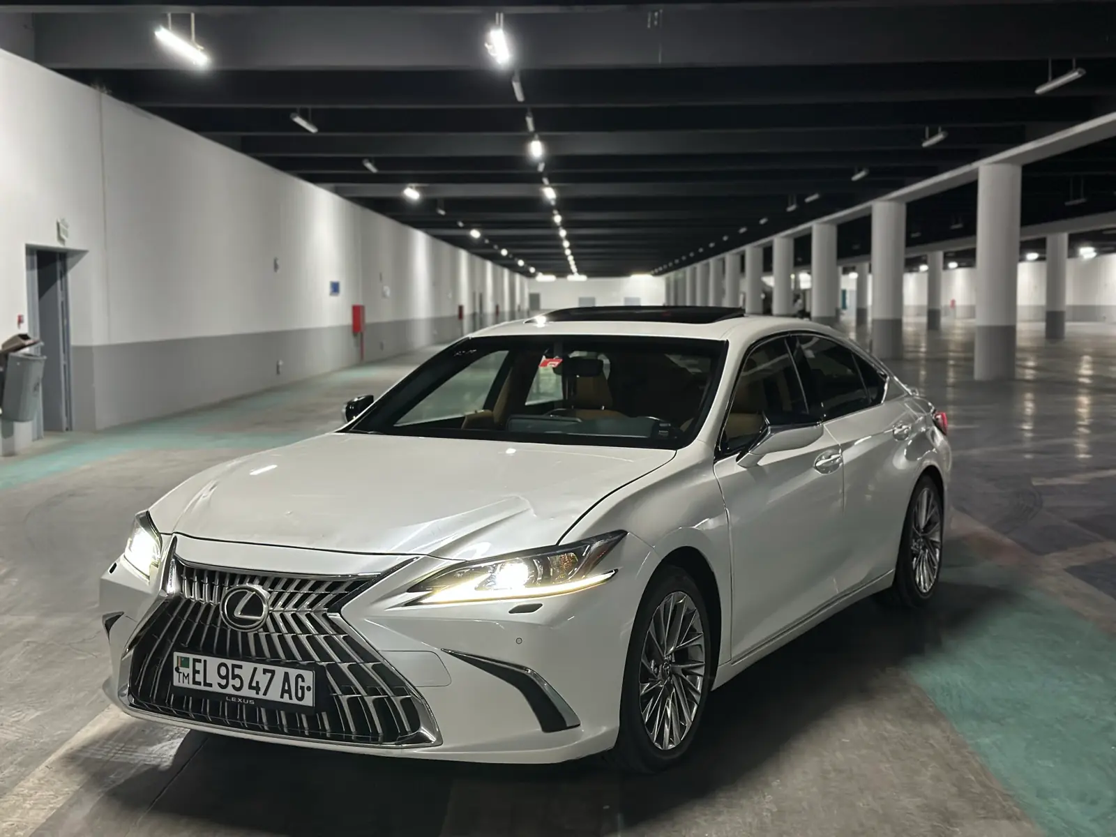 2023 LEXUS Es300h 3