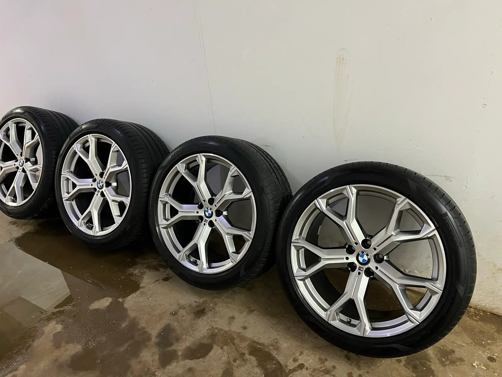Diska BMW X5 G05 Pakryşka bile Pakryşka ady Pirelli. Razmer 275/40 R21. 1