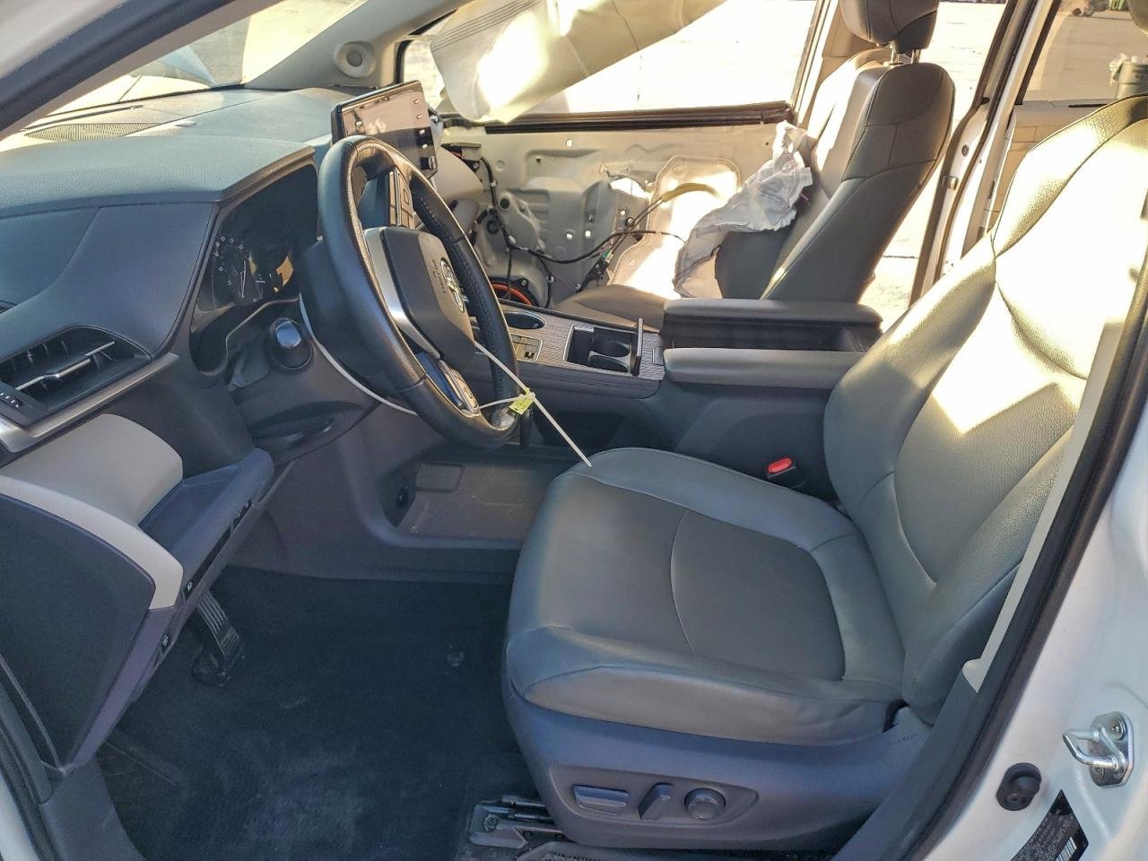 2021 Toyota Sienna Xle 15