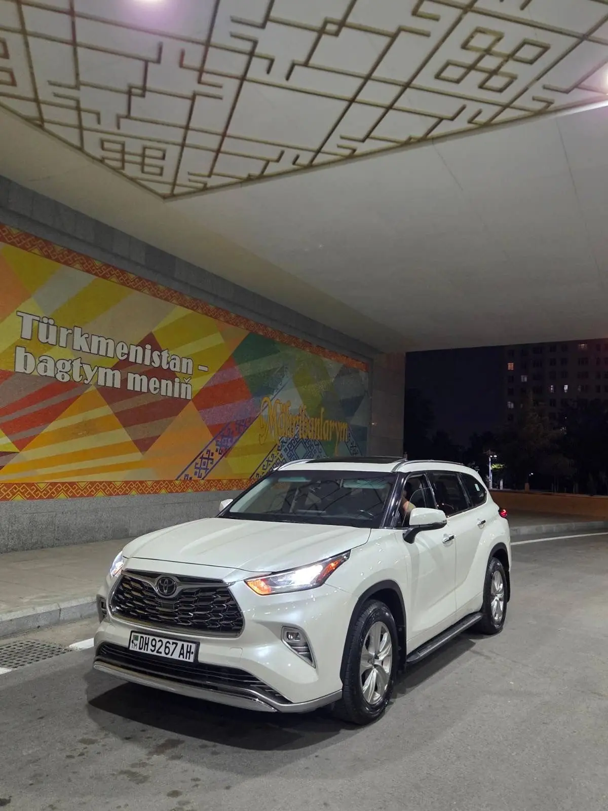 2020 TOYOTA Highlander 1