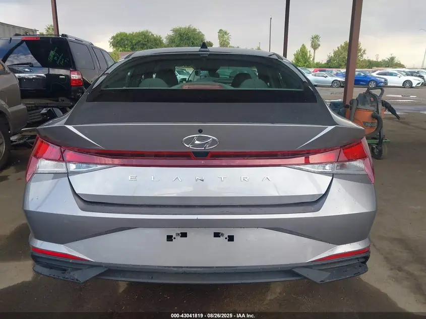 2023 Hyundai Elantra Se 21