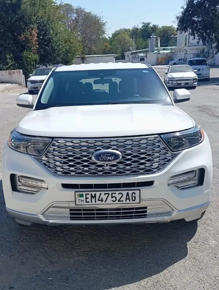 2022 Ford Explorer Xlt 3