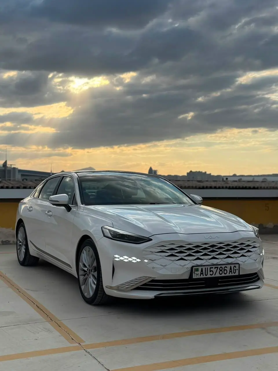2021 KIA K8 2