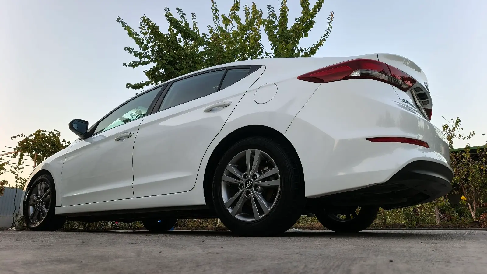 2018 HYUNDAI Elantra 2