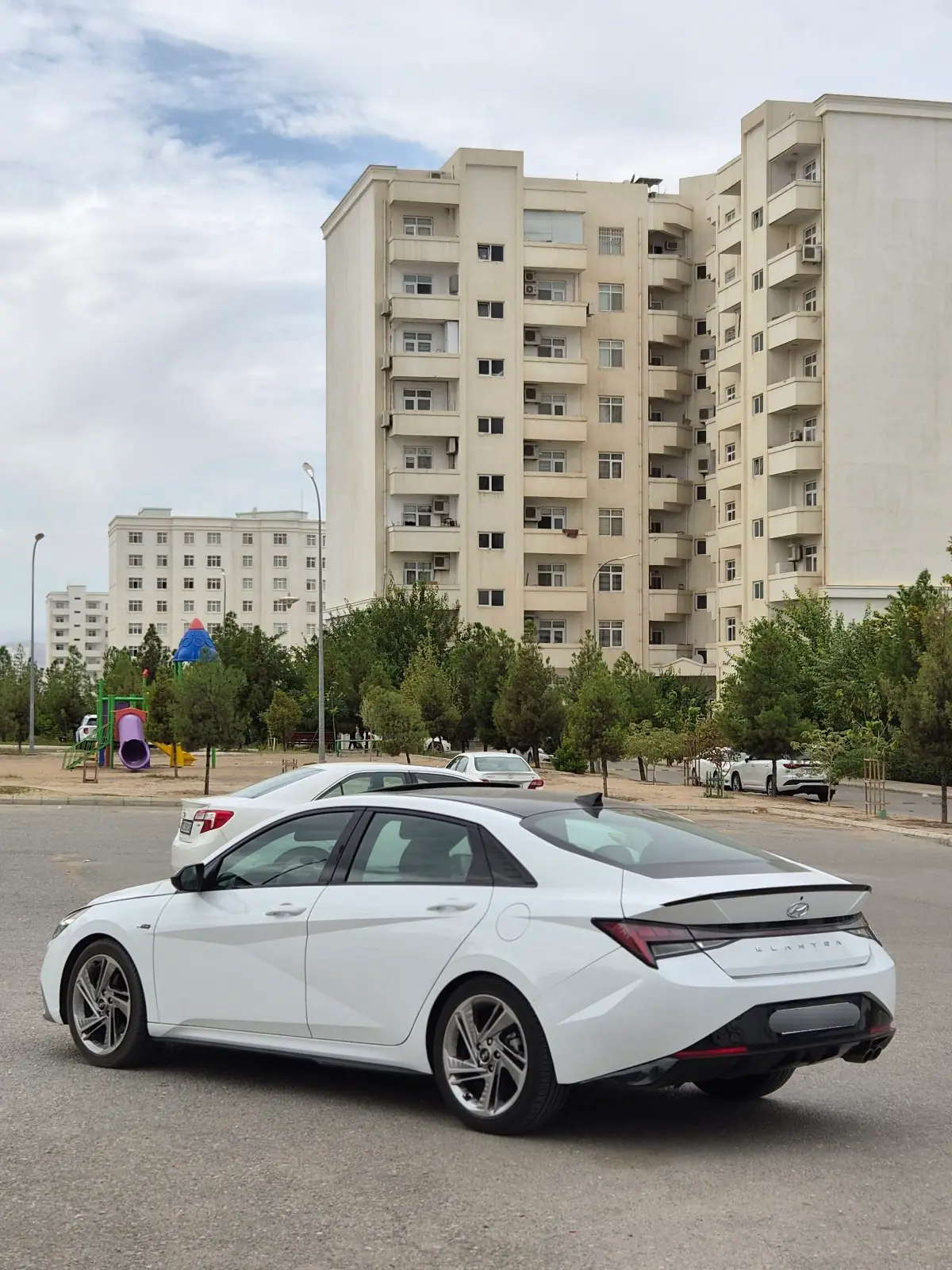 2022 HYUNDAI Elantra 3