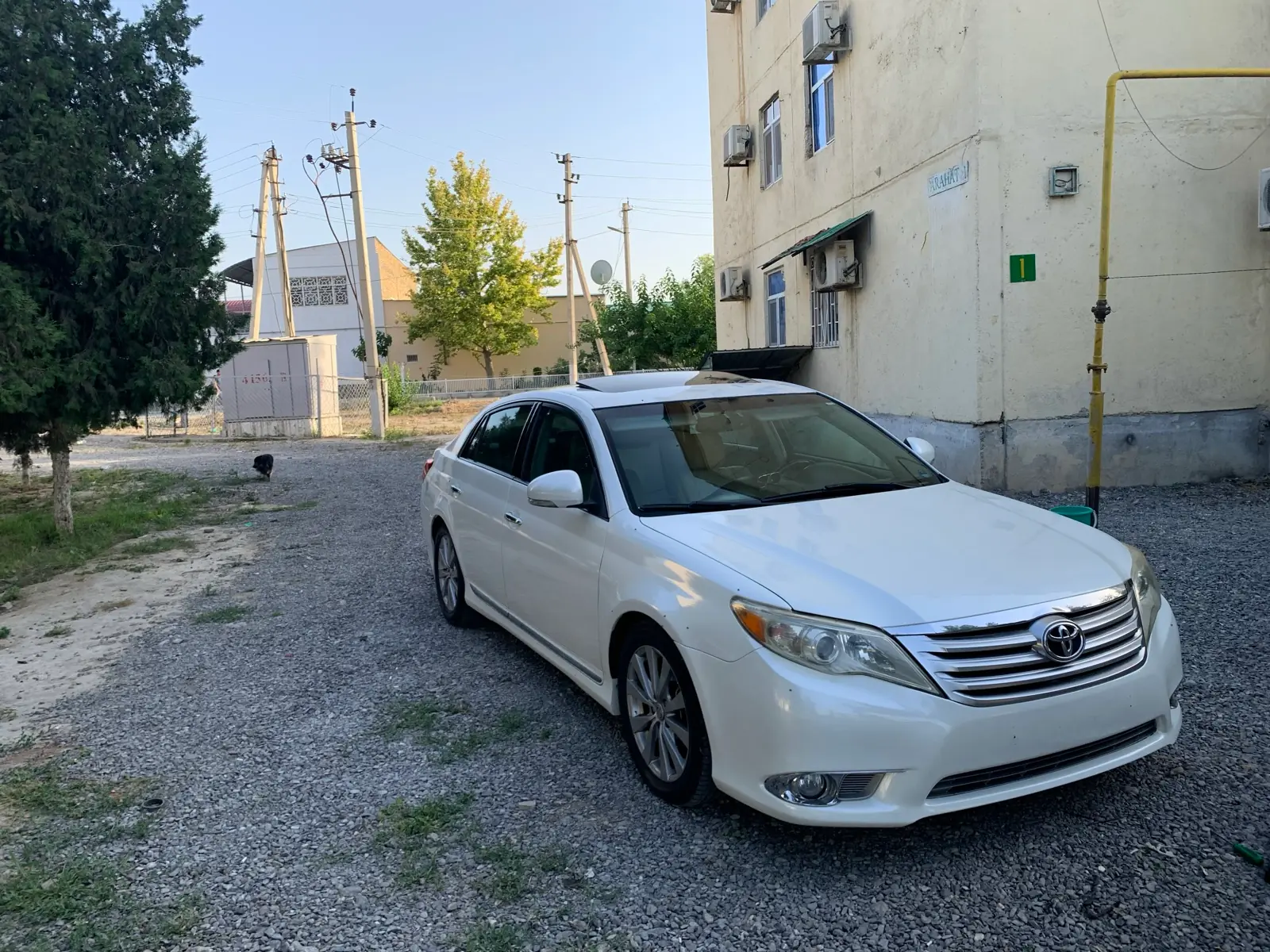 2012 TOYOTA Avalon 1