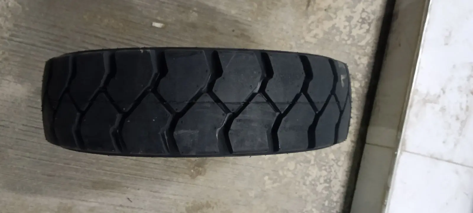 Teker 7.00-12 kara 3