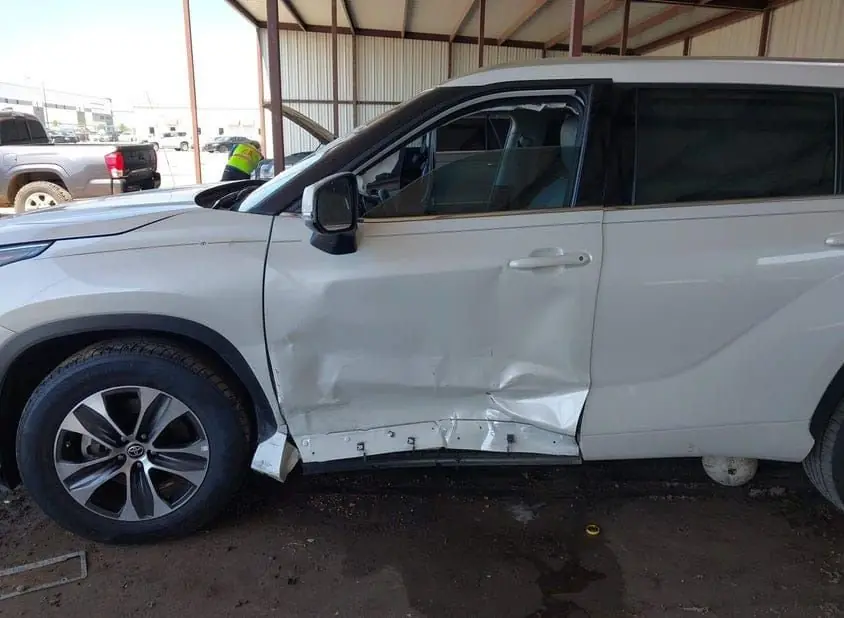 2021 TOYOTA Highlander 4