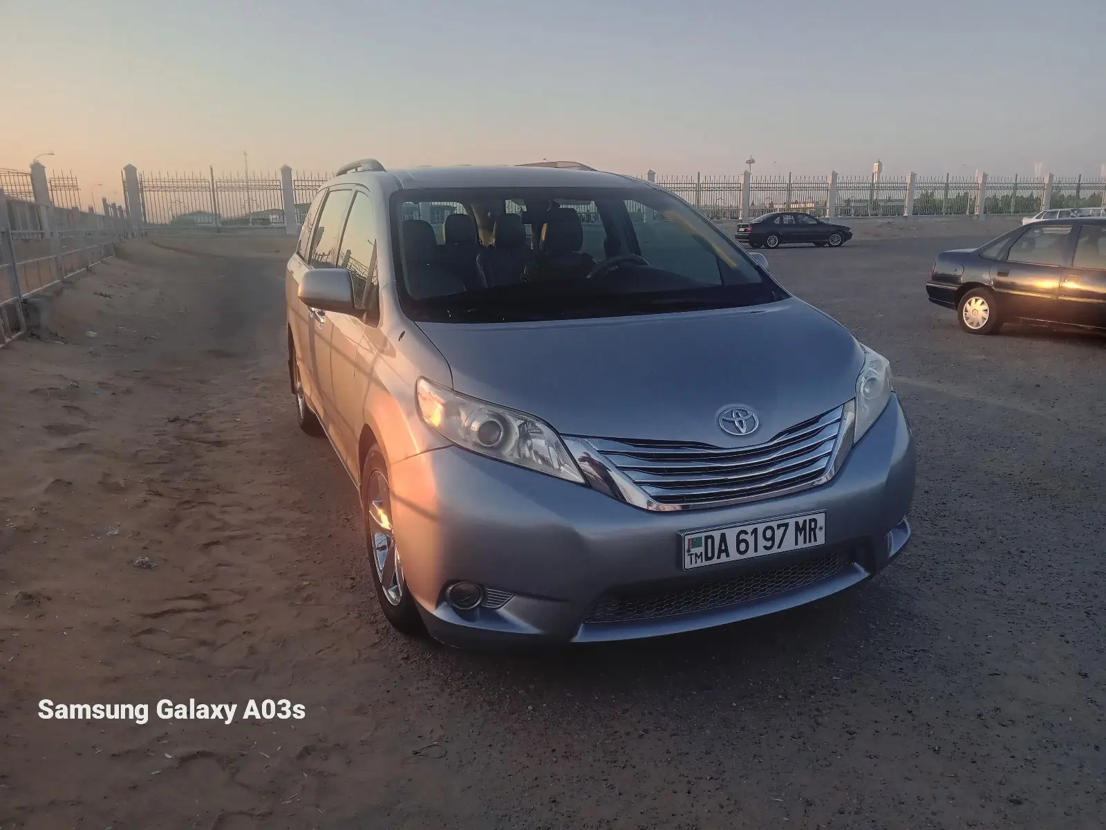 2013 TOYOTA Sienna 1