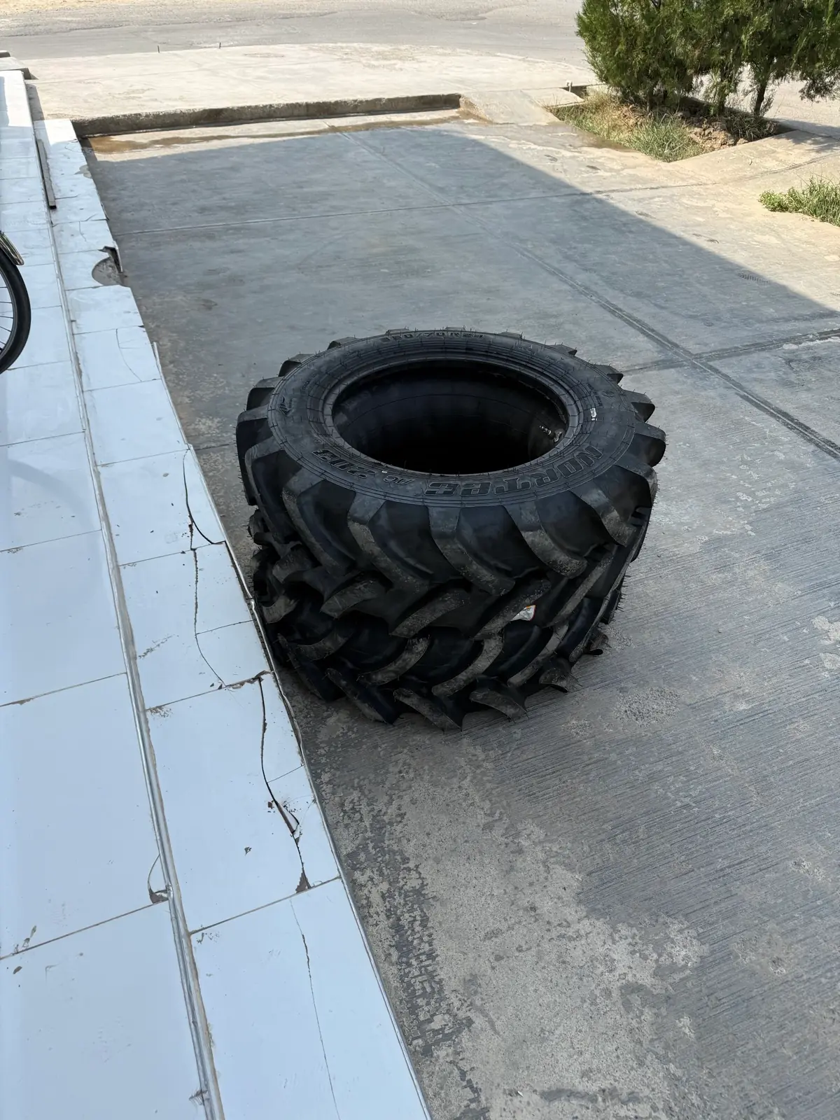 Oba hojalyk tekeri 360/70-24 MTZ-82 Traktoryňky 2