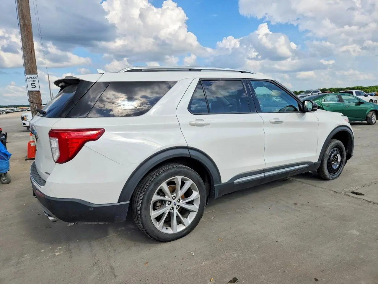 2021 Ford Explorer Platinum 3