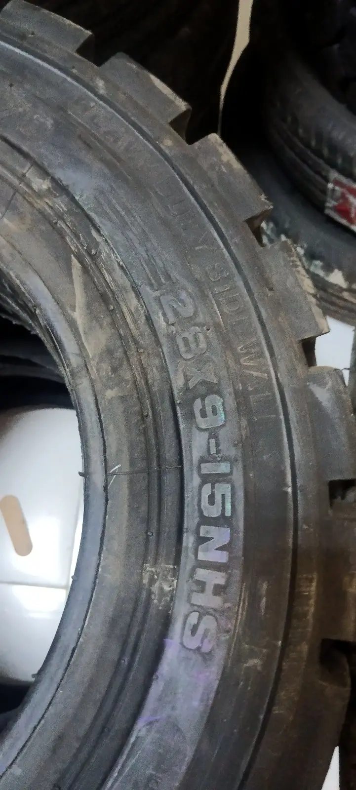 Teker 28x9-15 kara 1