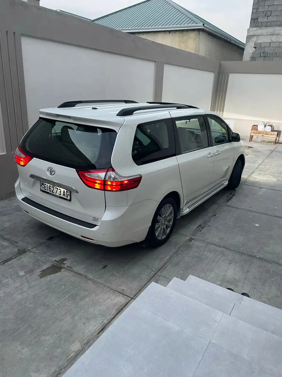 2017 TOYOTA Sienna 2
