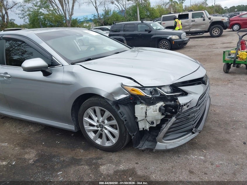 2022 Toyota Camry Le 13