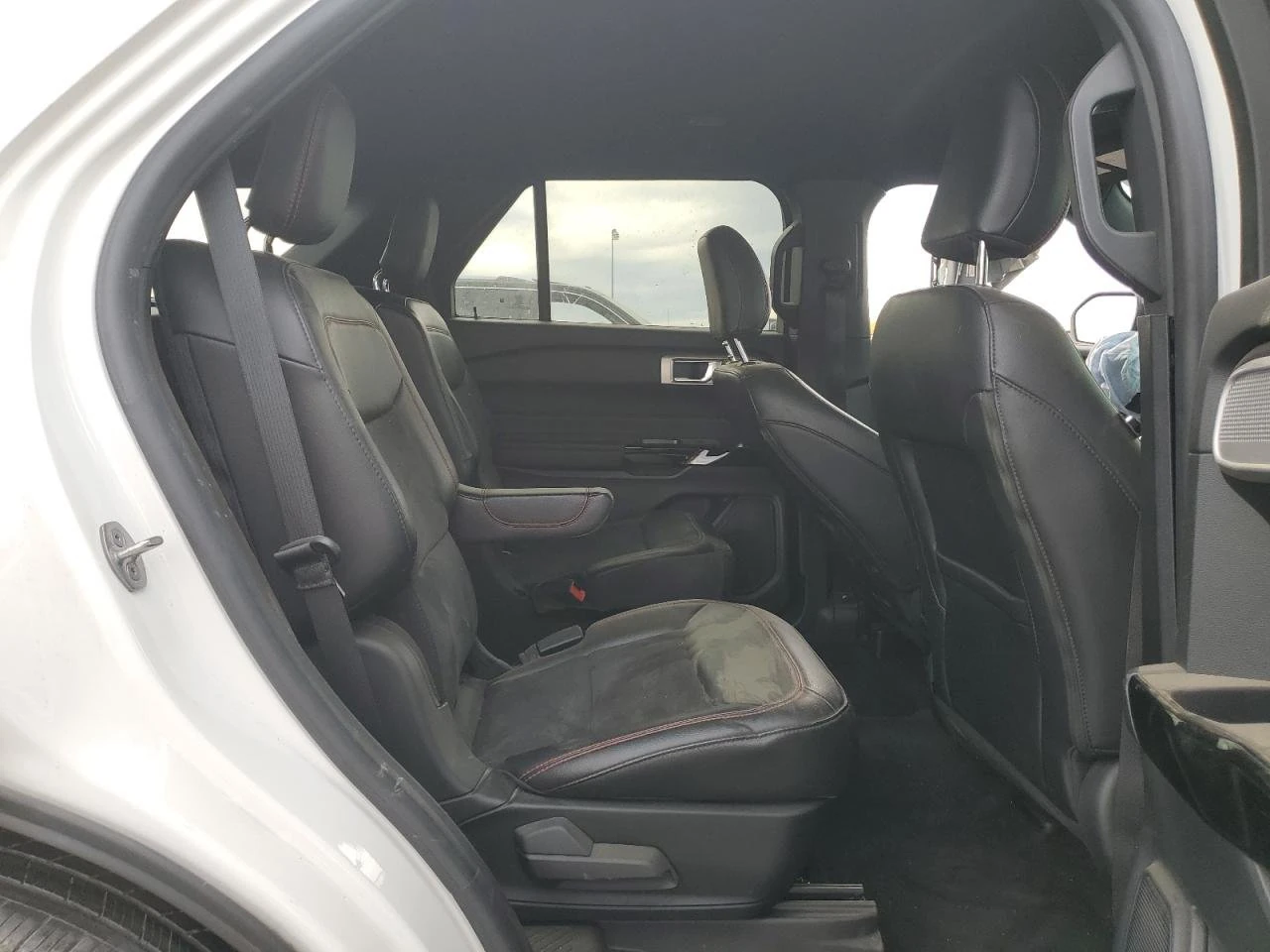 2022 Ford Explorer St-Line 11