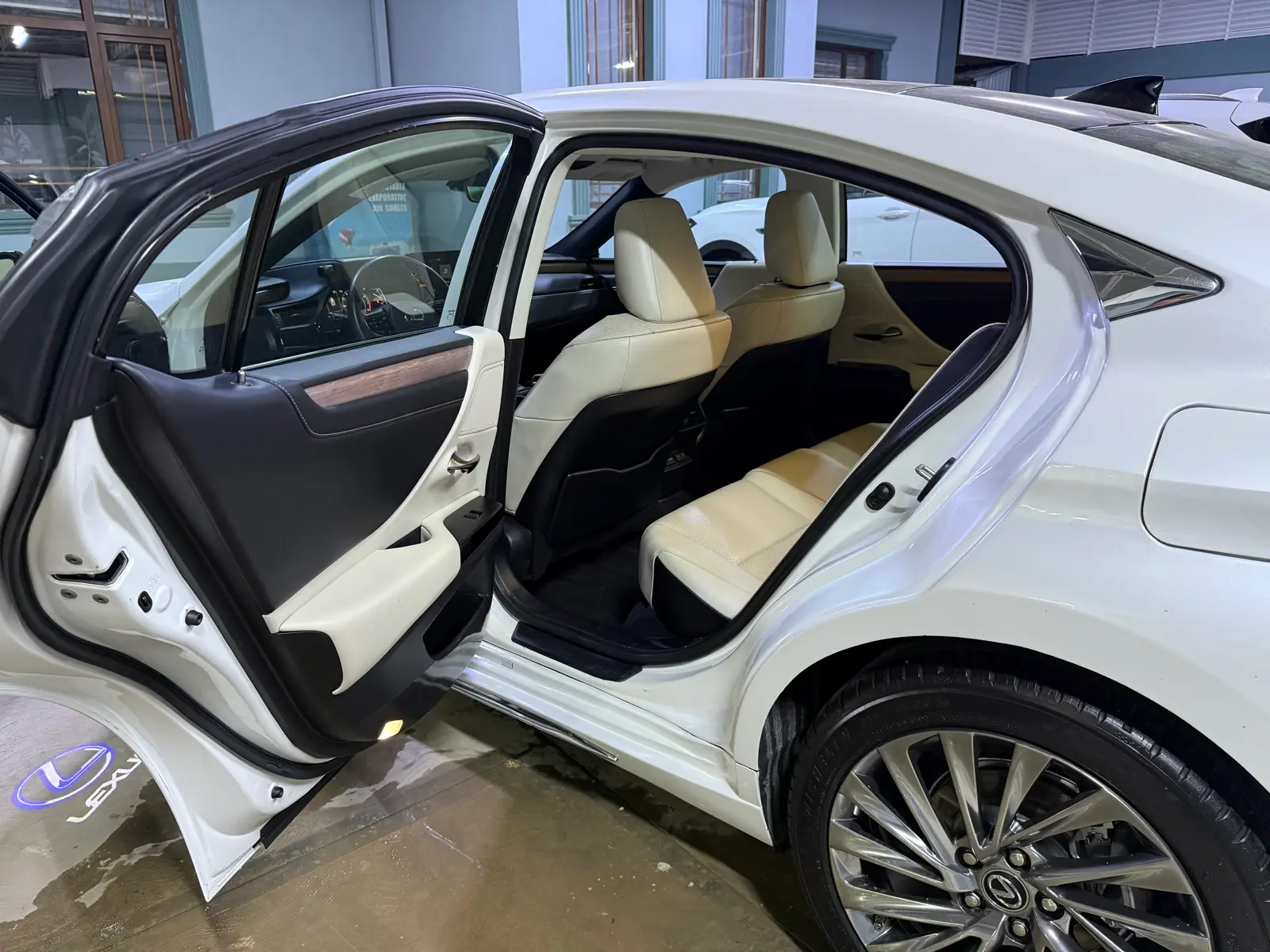 2023 Lexus Es 350 Base 2