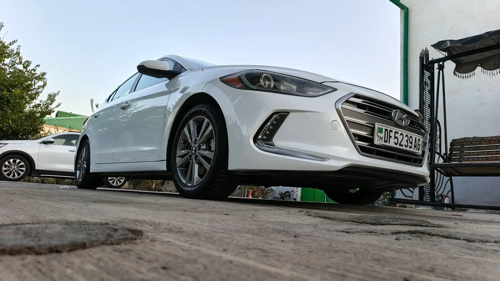 2018 HYUNDAI Elantra 1