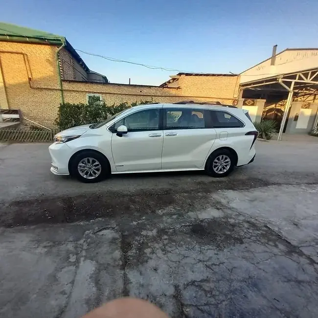 2021 Toyota Sienna Xle 5