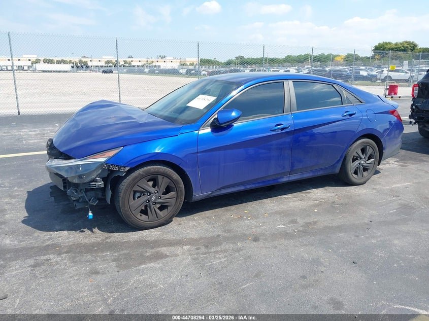2022 Hyundai Elantra Sel 2