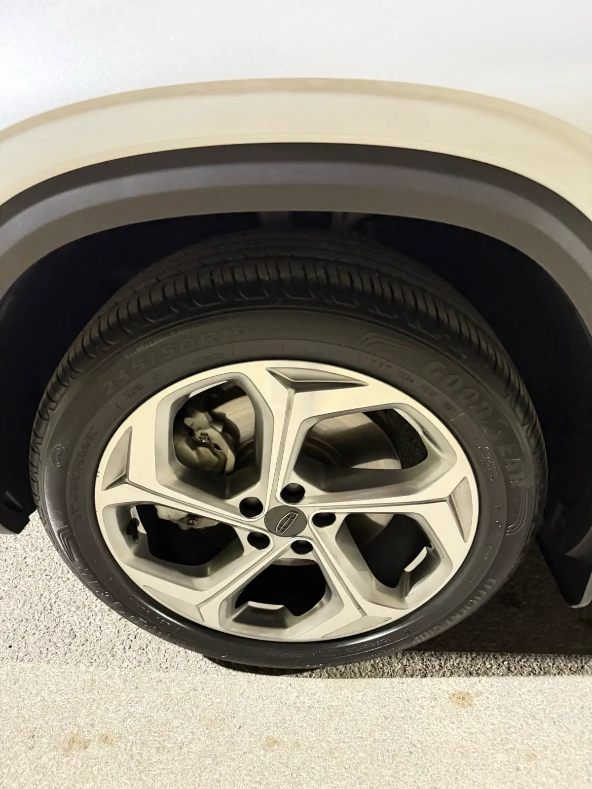2021 Geely Monjaro 3
