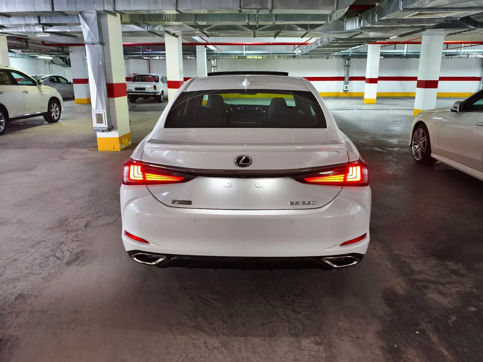 2021 LEXUS ES 4