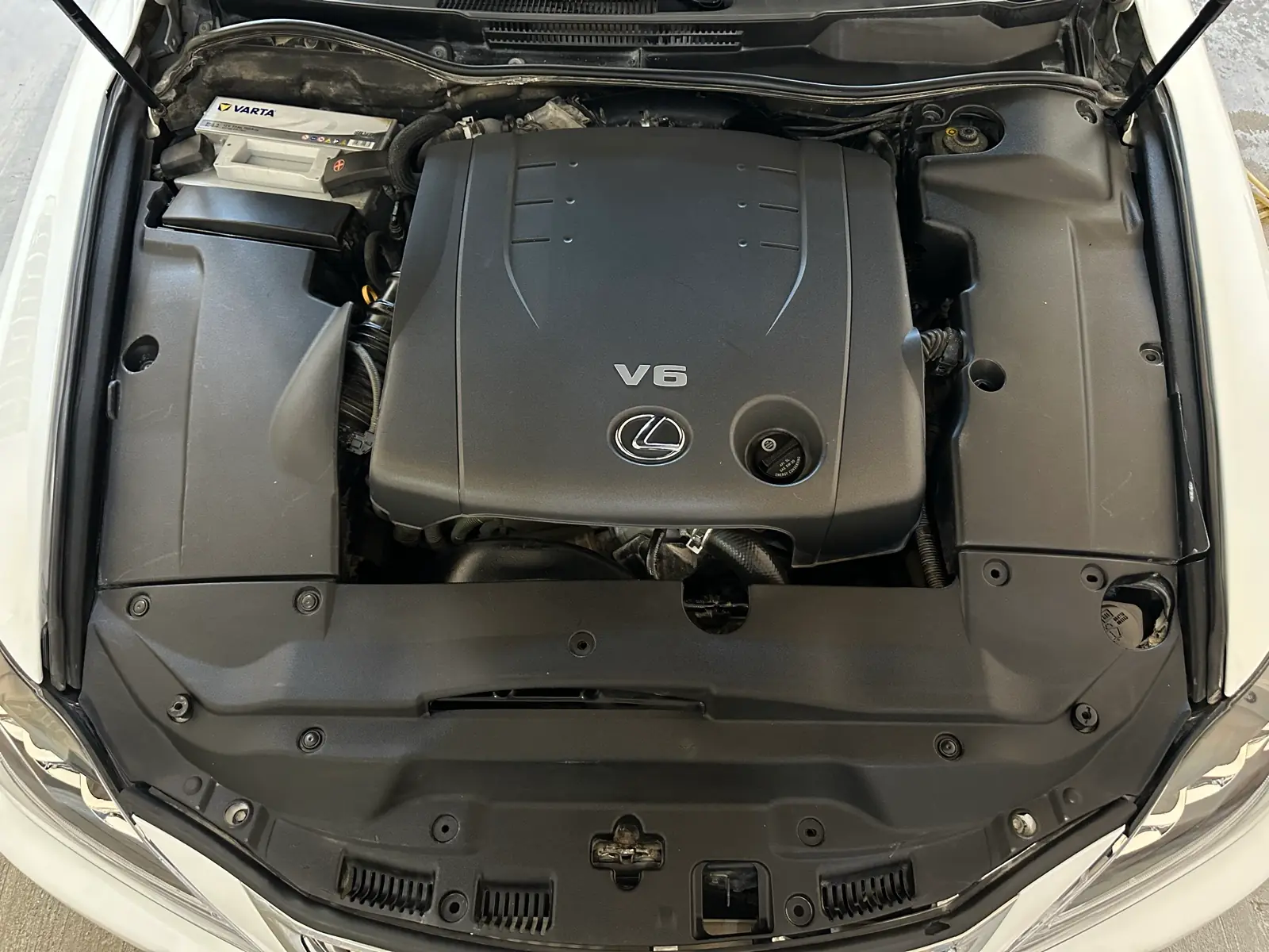 2011 LEXUS IS 8