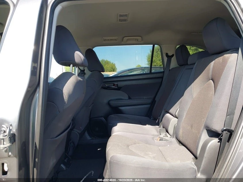 2021 Toyota Highlander Le 8