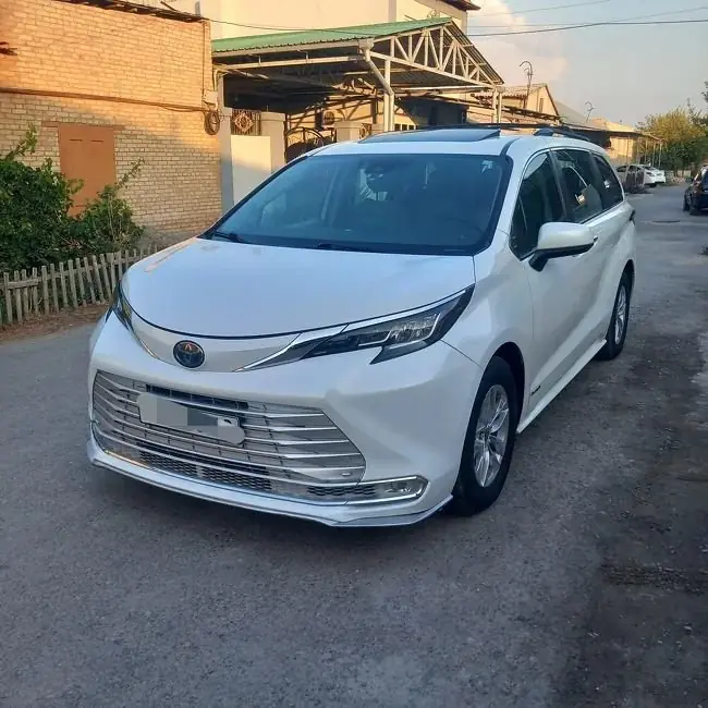 2021 Toyota Sienna Xle 1