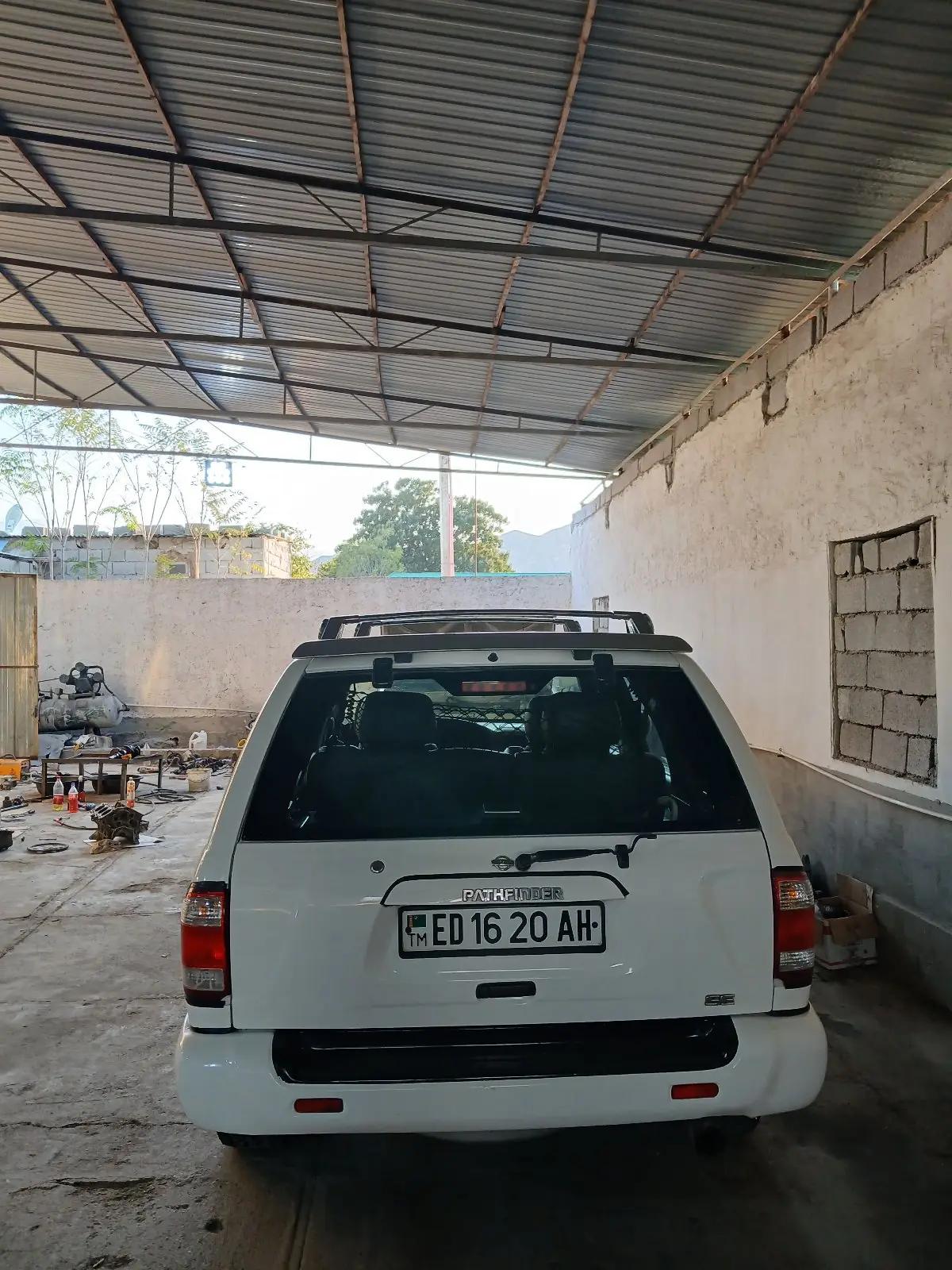2000 NISSAN Pathfinder 1