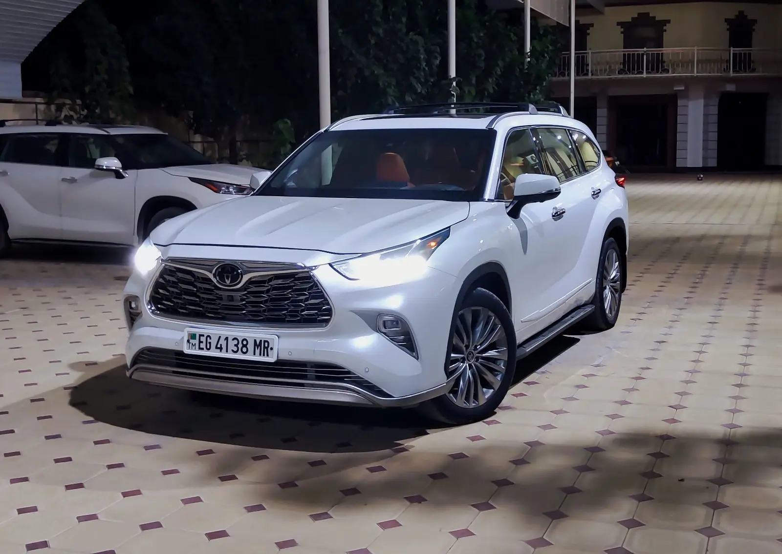 2024 Toyota Highlander Le 1