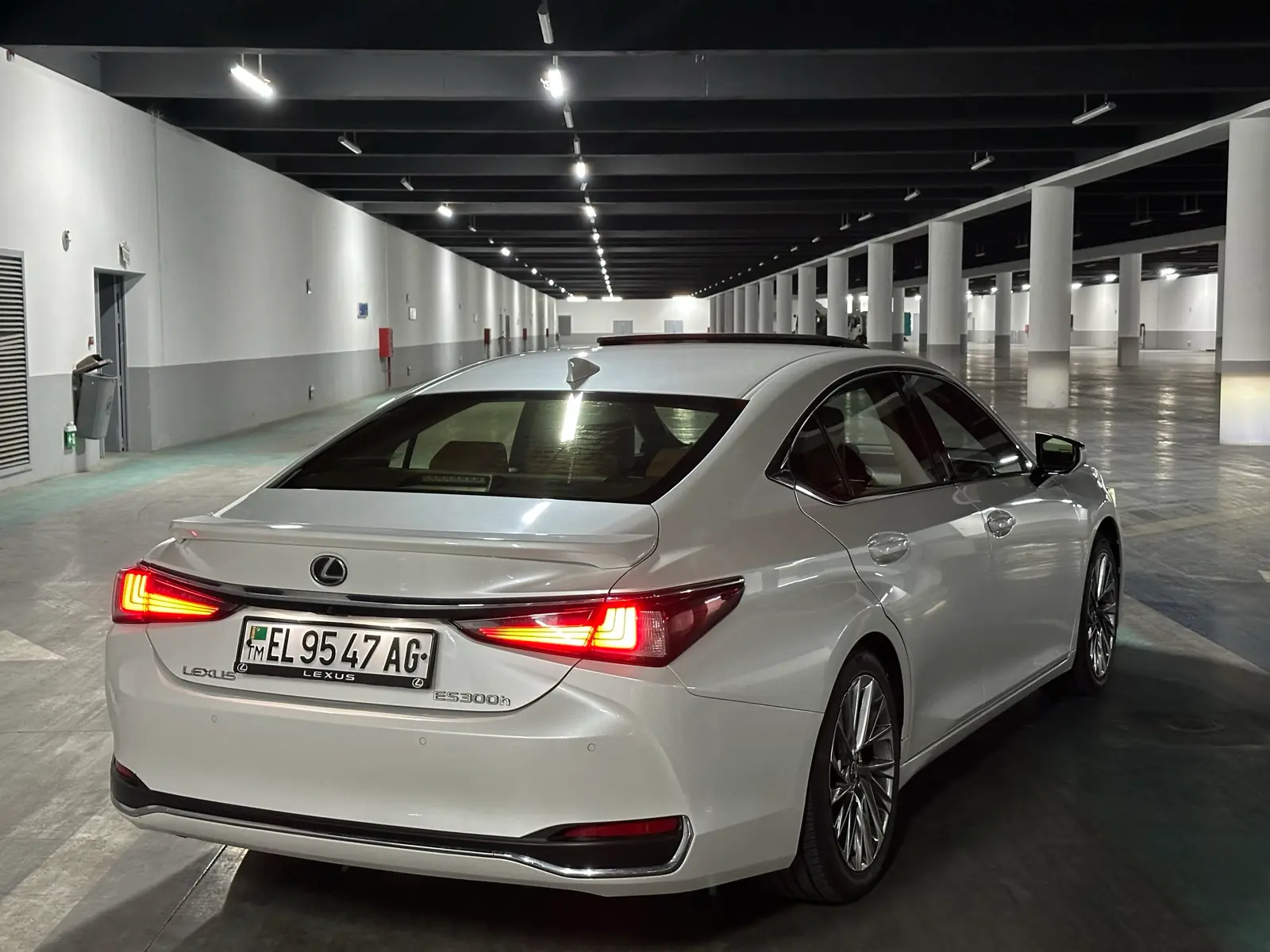 2023 LEXUS Es300h 5